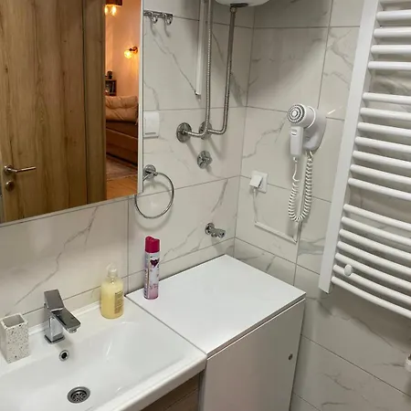 Zeleni Vrhovi 아파트